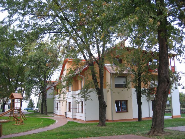 56 lakásos lakópark