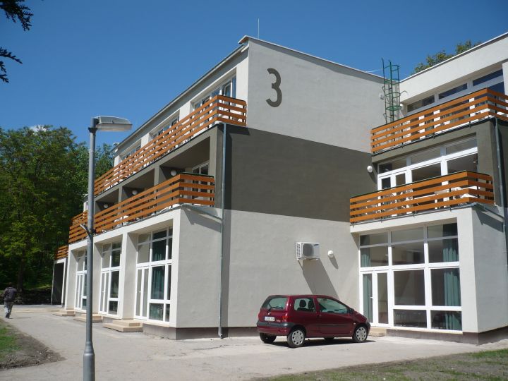 Ifjúsági Centrum szálloda épületek rekonstrukciója