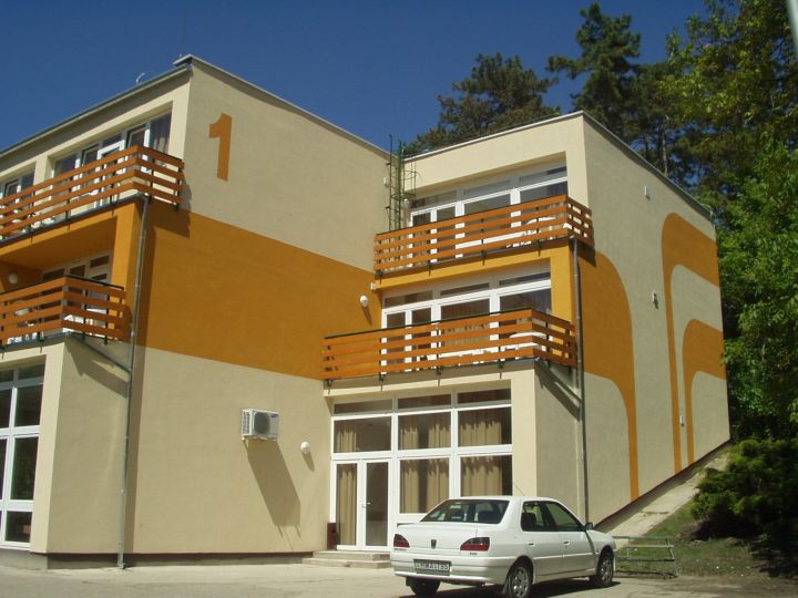 Ifjúsági Centrum szálloda épületek rekonstrukciója