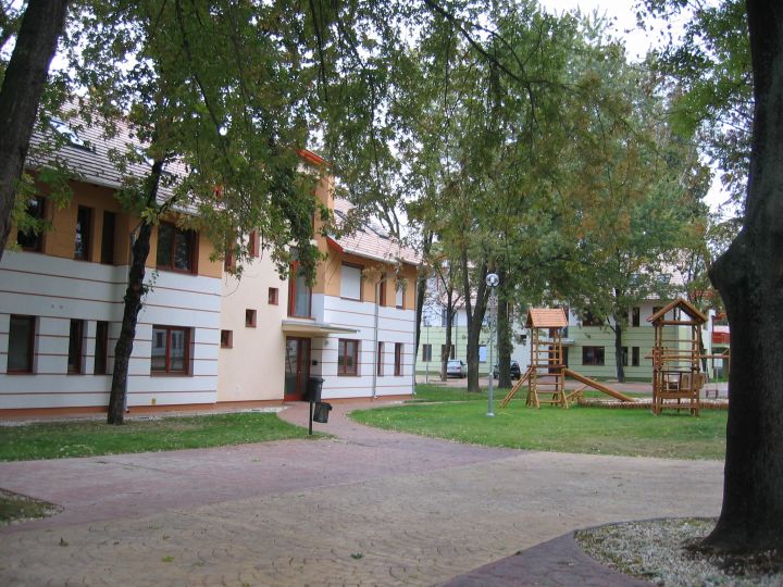 56 lakásos lakópark